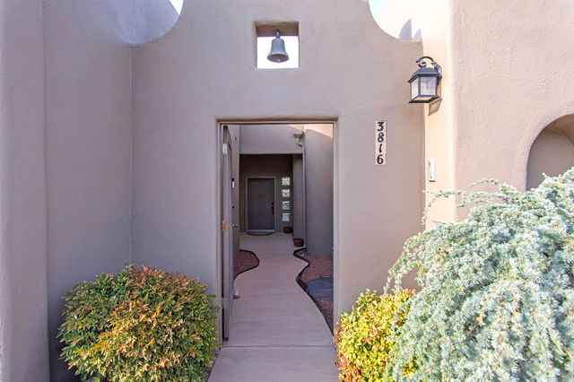 3816 OXBOW VILLAGE Lane NW, Albuquerque, NM 87120