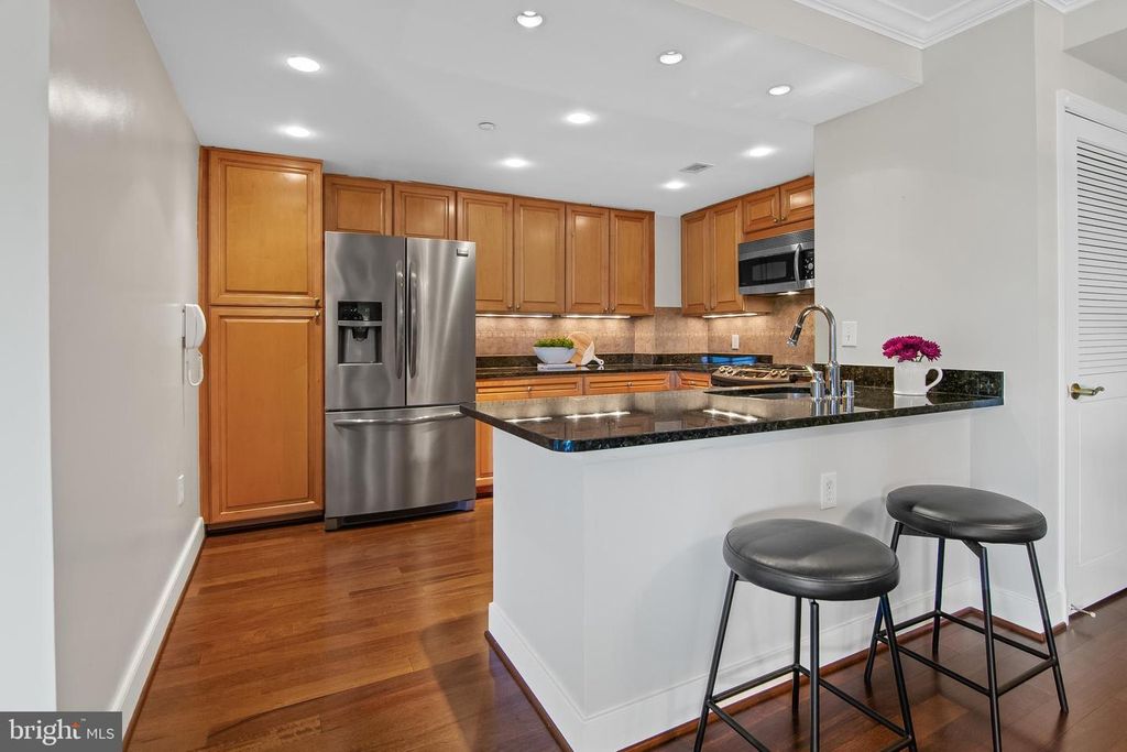 Image 16 of property listing at 5 PARK PL #311, Annapolis, MD 21401