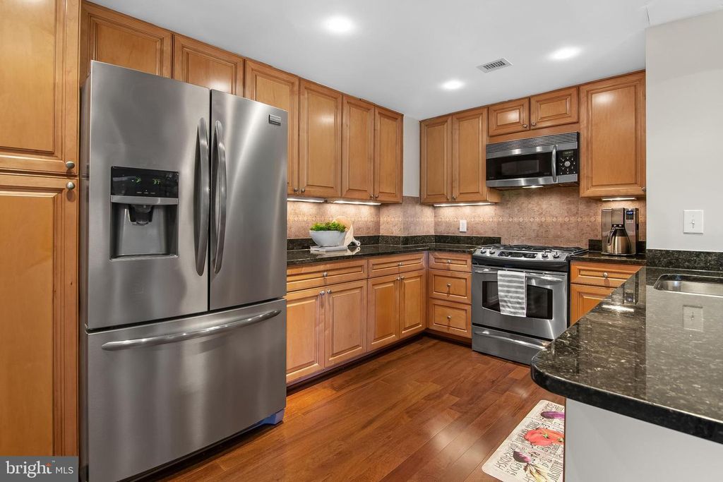 Image 17 of property listing at 5 PARK PL #311, Annapolis, MD 21401
