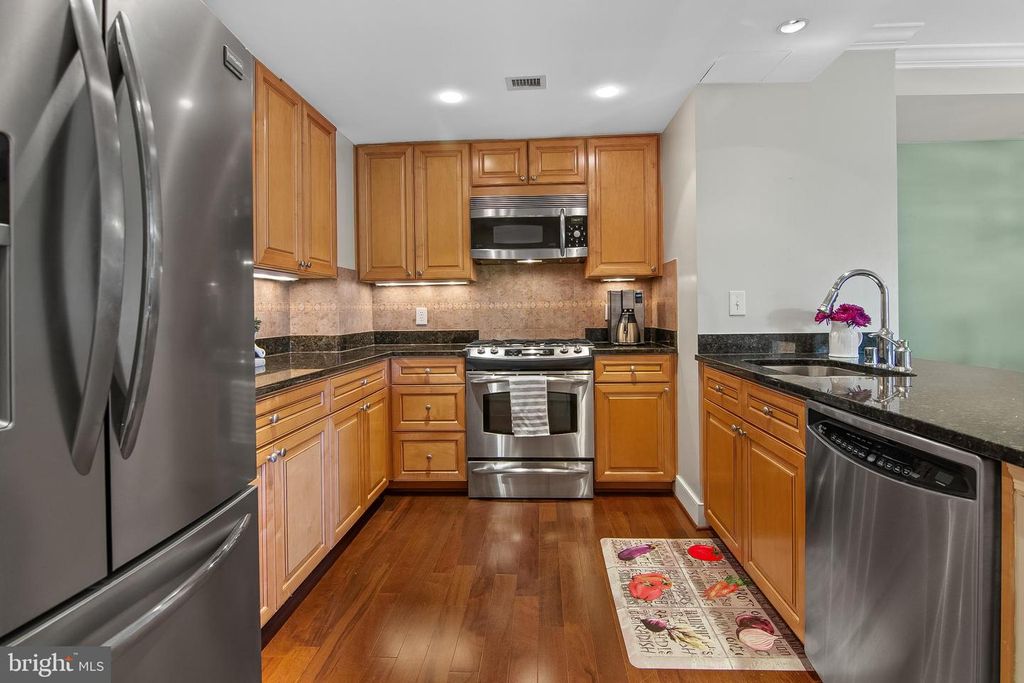 Image 18 of property listing at 5 PARK PL #311, Annapolis, MD 21401