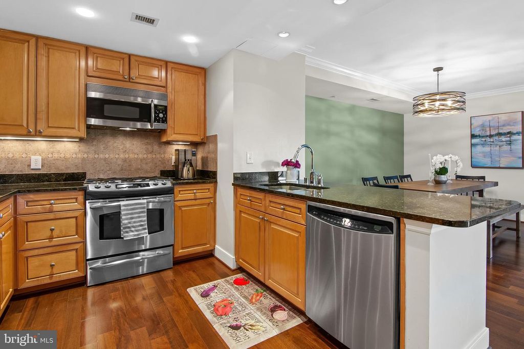 Image 19 of property listing at 5 PARK PL #311, Annapolis, MD 21401