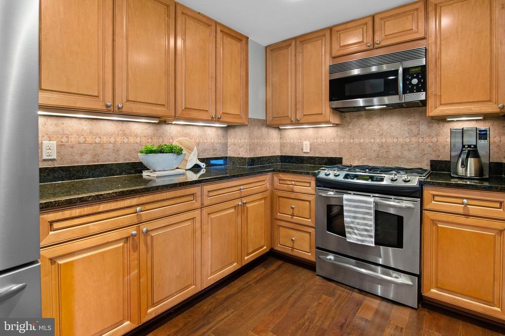 Image 20 of property listing at 5 PARK PL #311, Annapolis, MD 21401