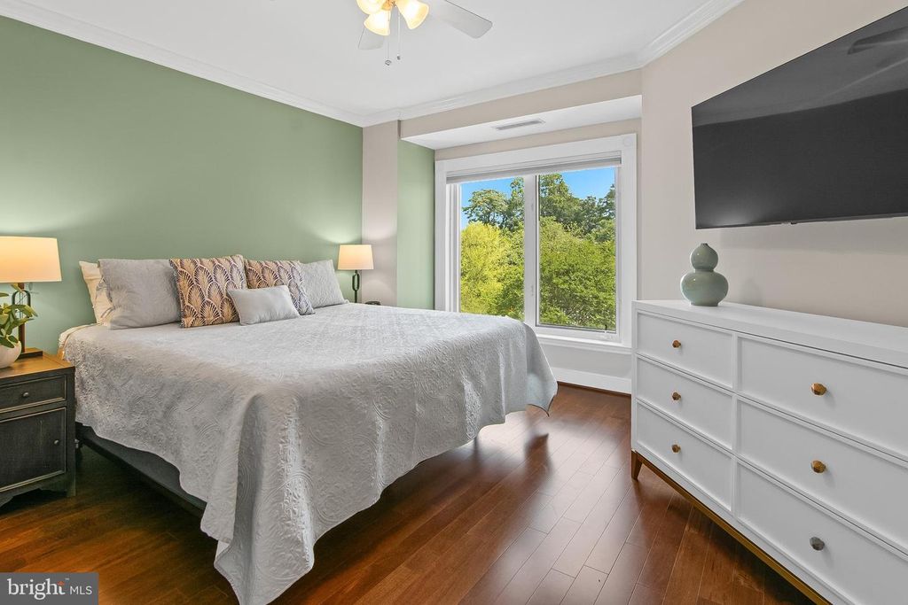 Image 28 of property listing at 5 PARK PL #311, Annapolis, MD 21401