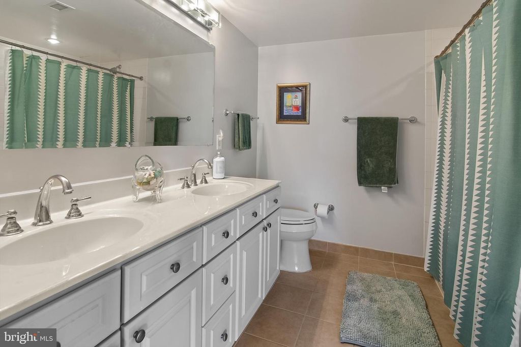 Image 32 of property listing at 5 PARK PL #311, Annapolis, MD 21401