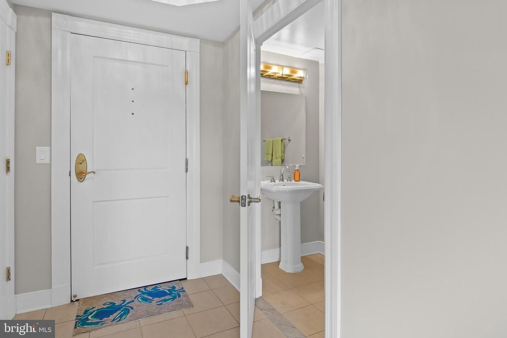 Image 4 of property listing at 5 PARK PL #311, Annapolis, MD 21401