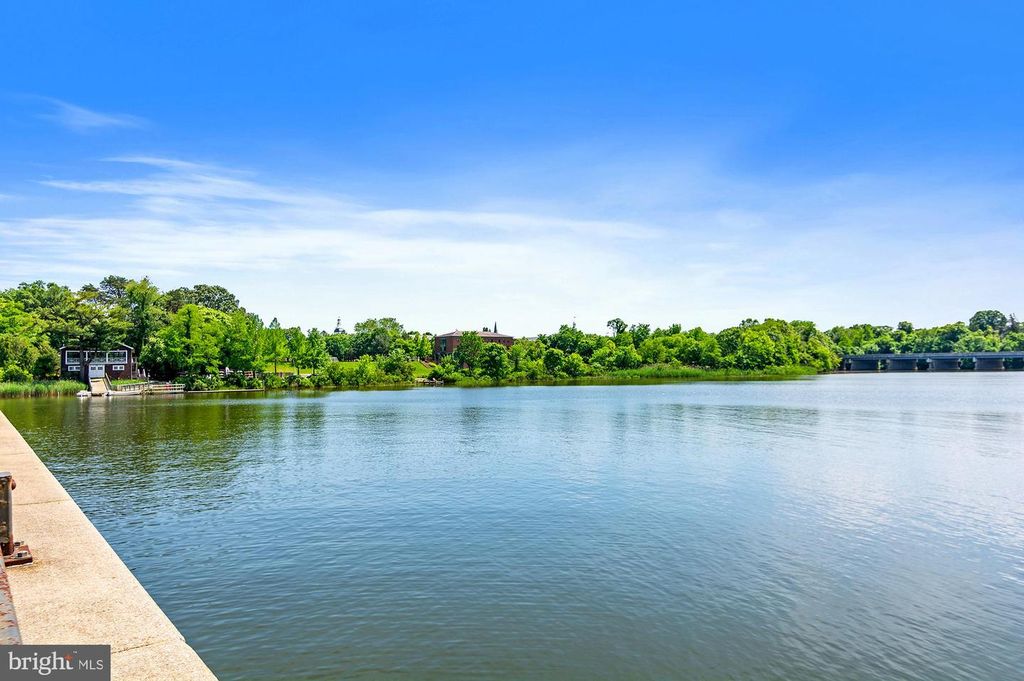 Image 60 of property listing at 5 PARK PL #311, Annapolis, MD 21401