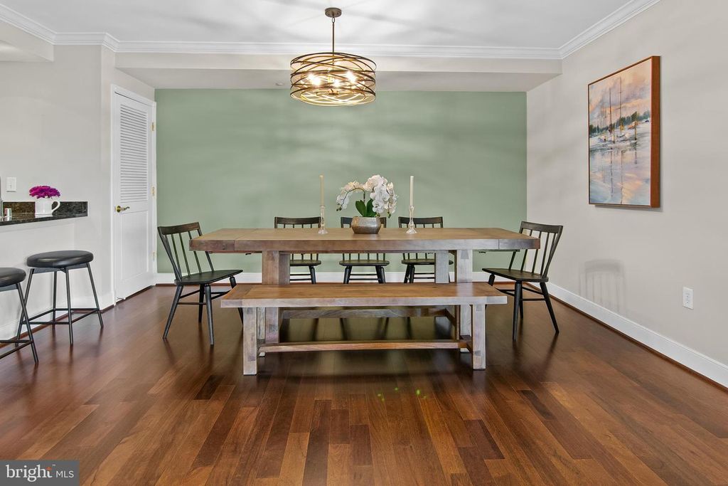 Image 8 of property listing at 5 PARK PL #311, Annapolis, MD 21401