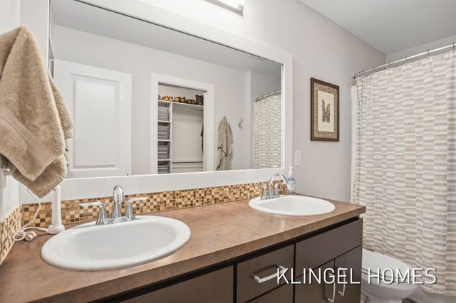 16815 Watersedge Drive, Grand Haven, MI 49417