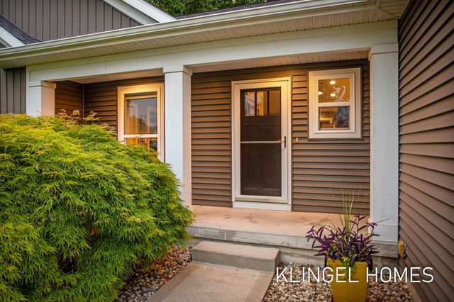 16815 Watersedge Drive, Grand Haven, MI 49417