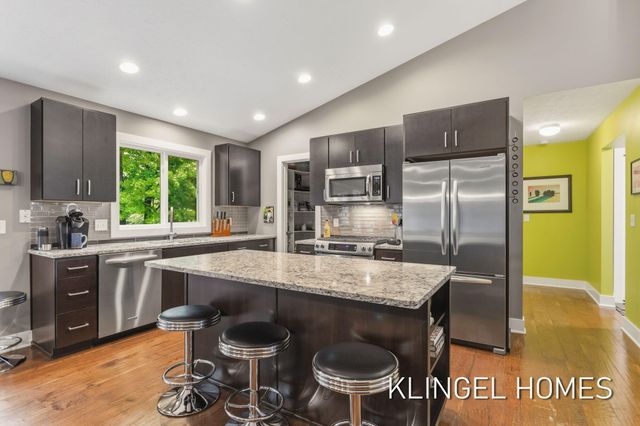 16815 Watersedge Drive, Grand Haven, MI 49417