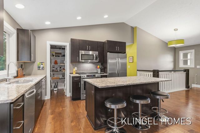 16815 Watersedge Drive, Grand Haven, MI 49417