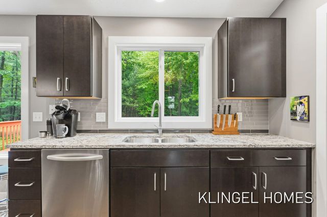 16815 Watersedge Drive, Grand Haven, MI 49417