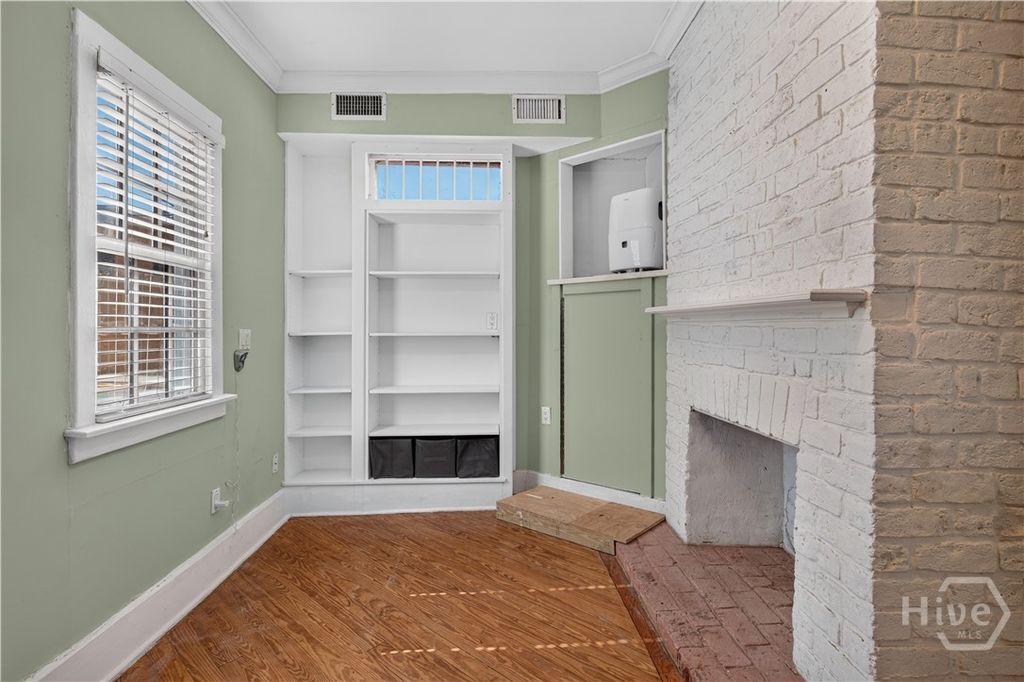 Image 10 of property listing at 501 E Charlton Street H, Savannah, GA 31401