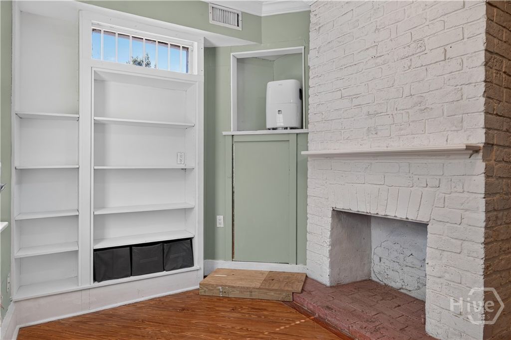 Image 11 of property listing at 501 E Charlton Street H, Savannah, GA 31401