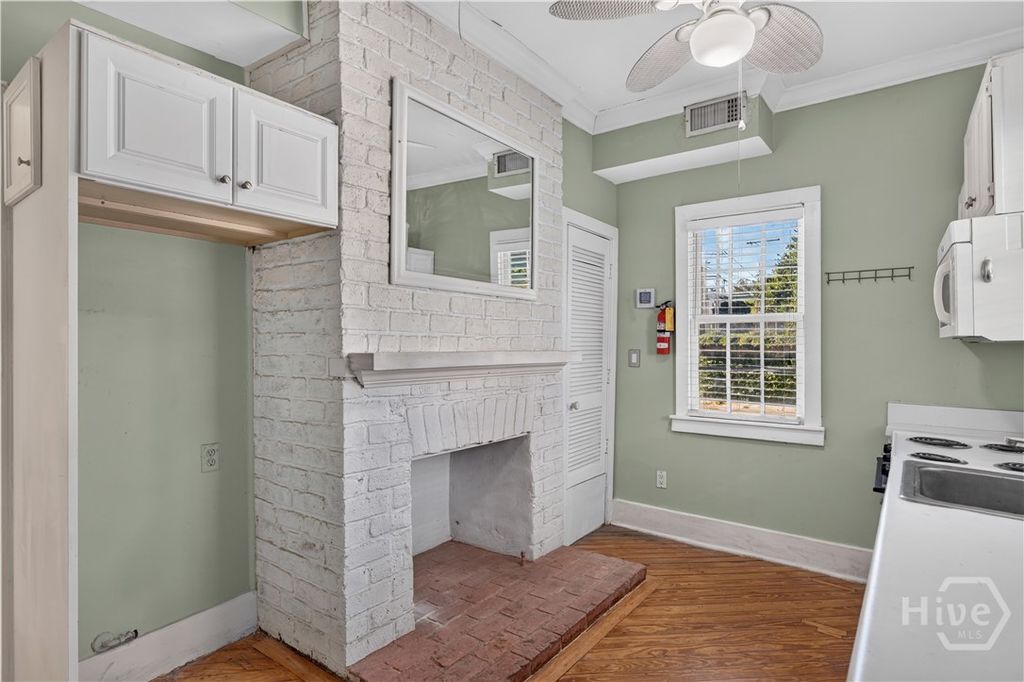 Image 3 of property listing at 501 E Charlton Street H, Savannah, GA 31401