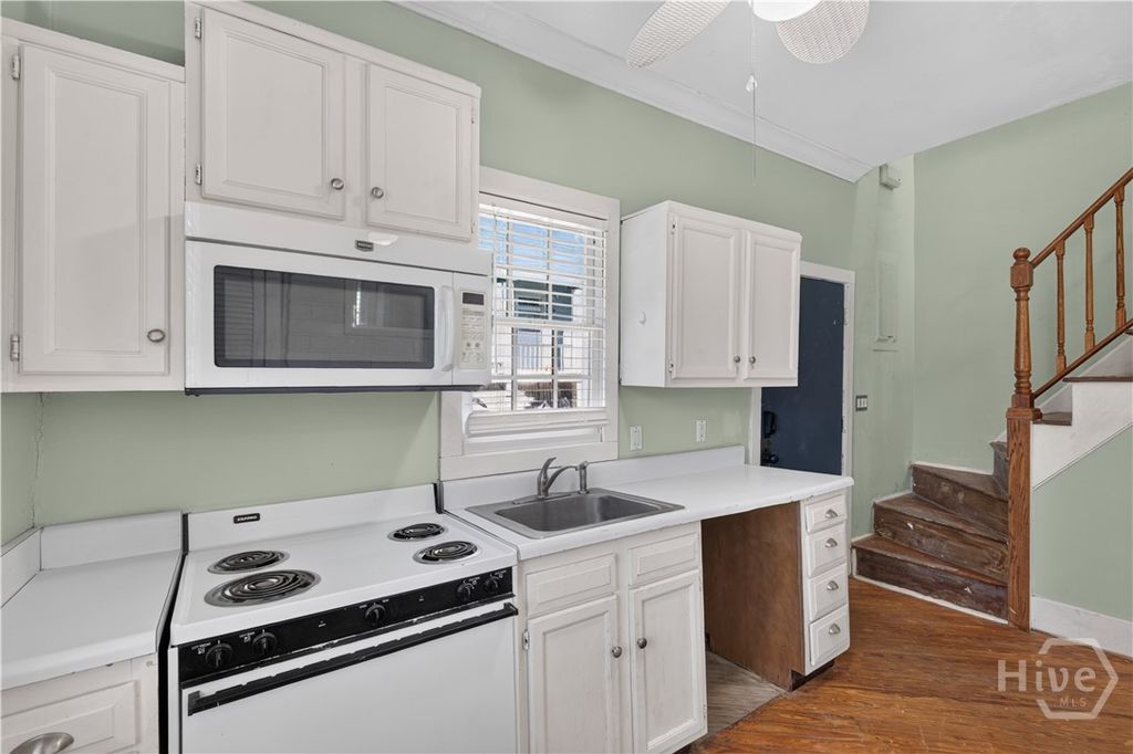 Image 5 of property listing at 501 E Charlton Street H, Savannah, GA 31401