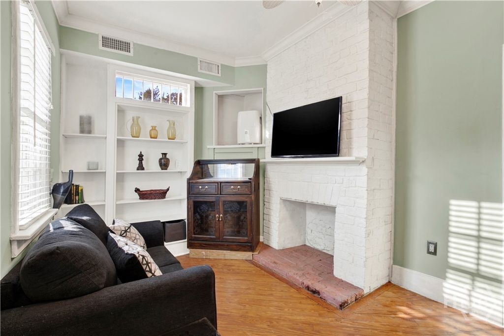 Image 9 of property listing at 501 E Charlton Street H, Savannah, GA 31401