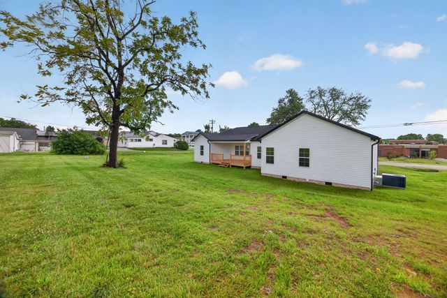 208 E Crawford Ave, Monterey, TN 38574