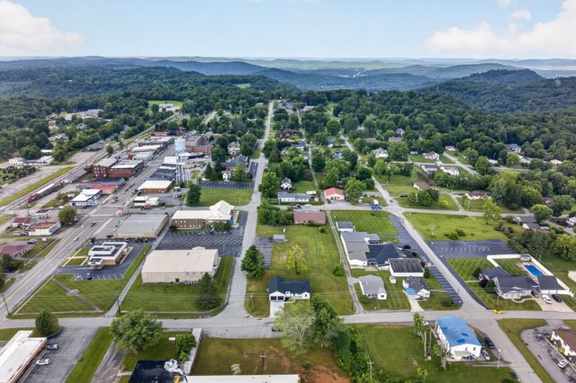 208 E Crawford Ave, Monterey, TN 38574