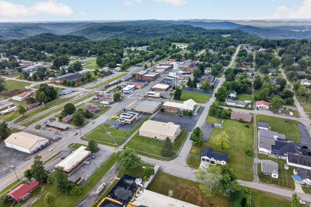 208 E Crawford Ave, Monterey, TN 38574