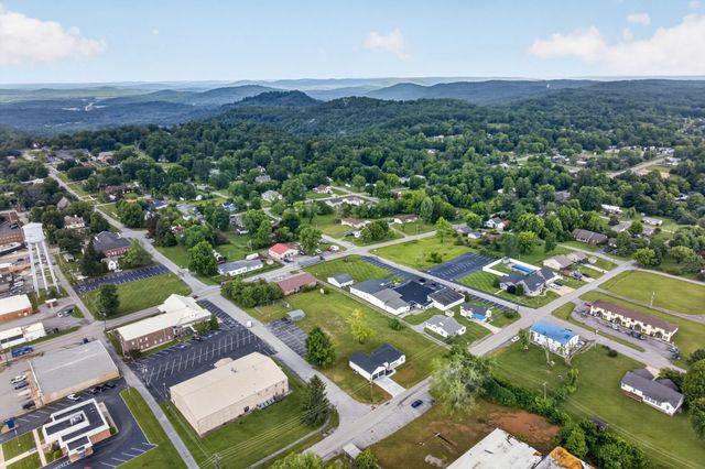 208 E Crawford Ave, Monterey, TN 38574