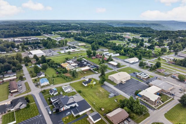208 E Crawford Ave, Monterey, TN 38574