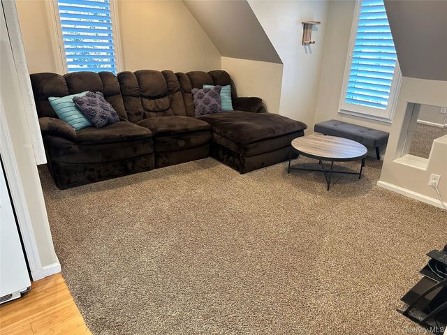 12 Bunnell Place, West Babylon, NY 11704