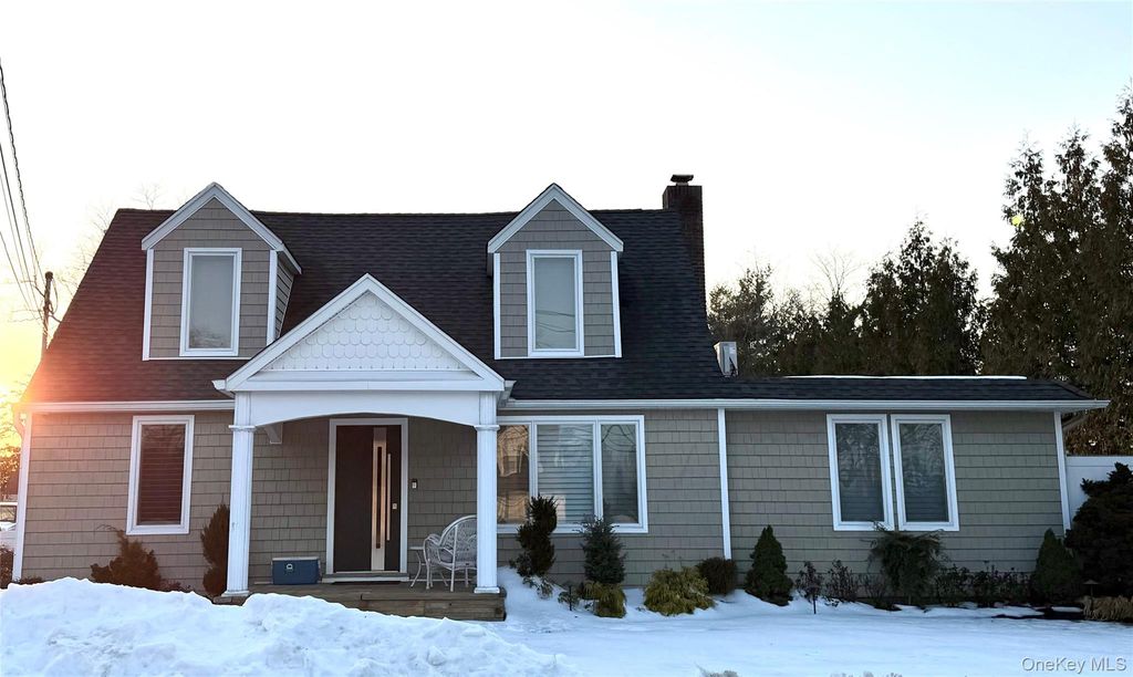 12 Bunnell Place, West Babylon, NY 11704