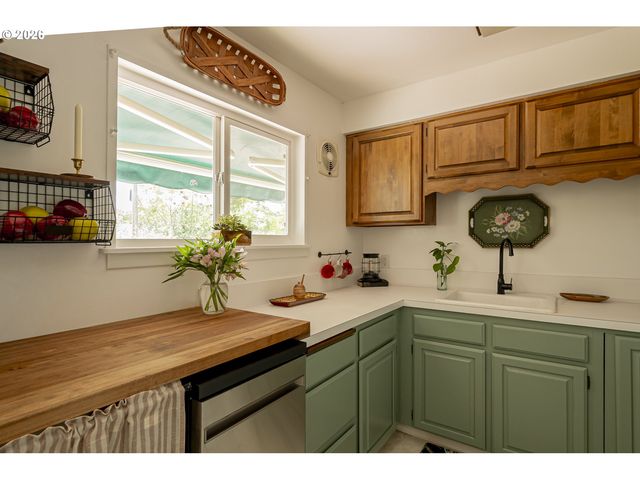 10910 Ne HANCOCK St, Portland, OR 97220