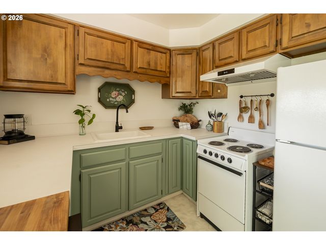 10910 Ne HANCOCK St, Portland, OR 97220