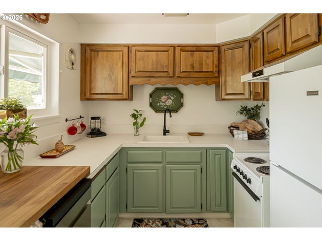 10910 Ne HANCOCK St, Portland, OR 97220