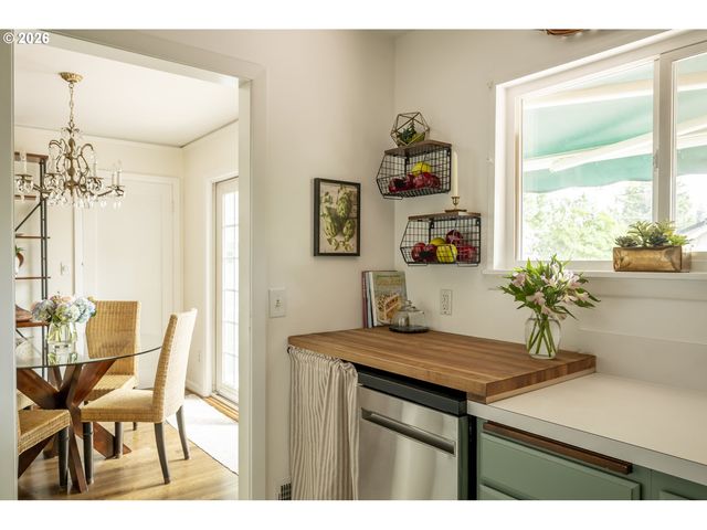 10910 Ne HANCOCK St, Portland, OR 97220