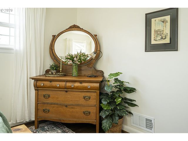 10910 Ne HANCOCK St, Portland, OR 97220