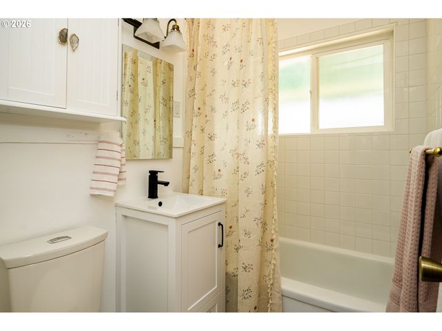 10910 Ne HANCOCK St, Portland, OR 97220