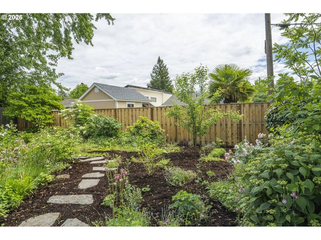 10910 Ne HANCOCK St, Portland, OR 97220
