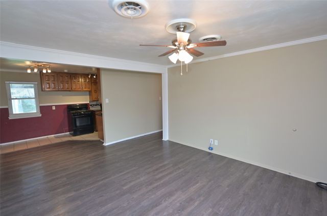 1804 England Road, Arlington, TX 76013