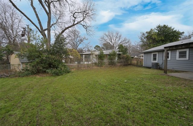 1804 England Road, Arlington, TX 76013