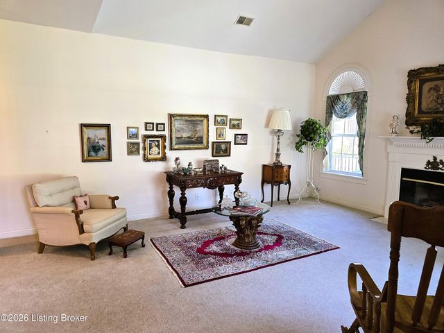 8126 Saint Andrews Village Dr, Louisville, KY 40241