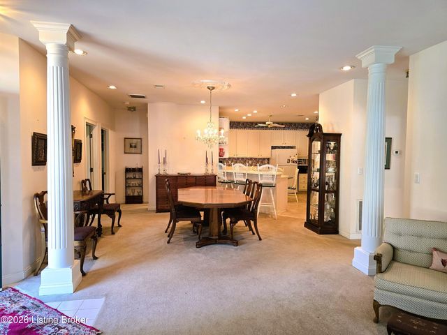 8126 Saint Andrews Village Dr, Louisville, KY 40241