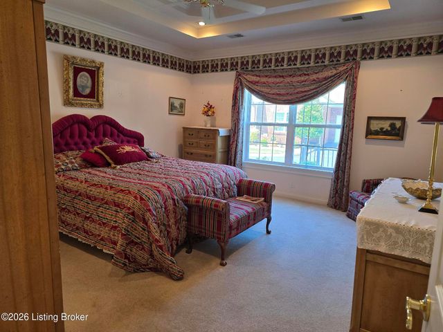 8126 Saint Andrews Village Dr, Louisville, KY 40241