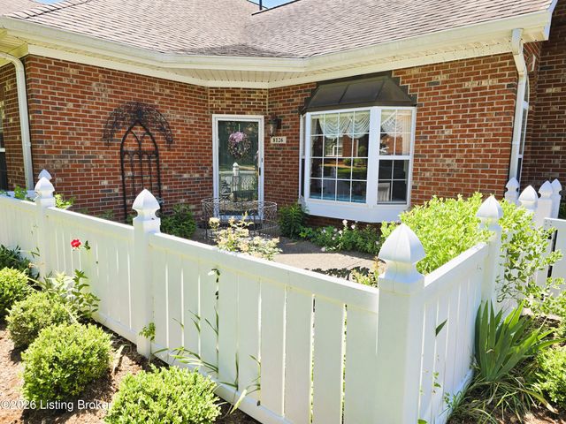 8126 Saint Andrews Village Dr, Louisville, KY 40241