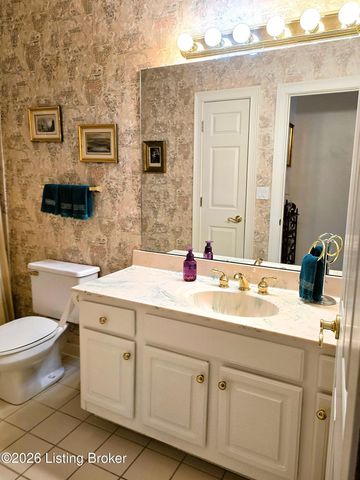 8126 Saint Andrews Village Dr, Louisville, KY 40241