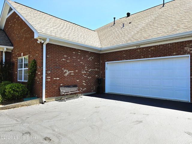 8126 Saint Andrews Village Dr, Louisville, KY 40241