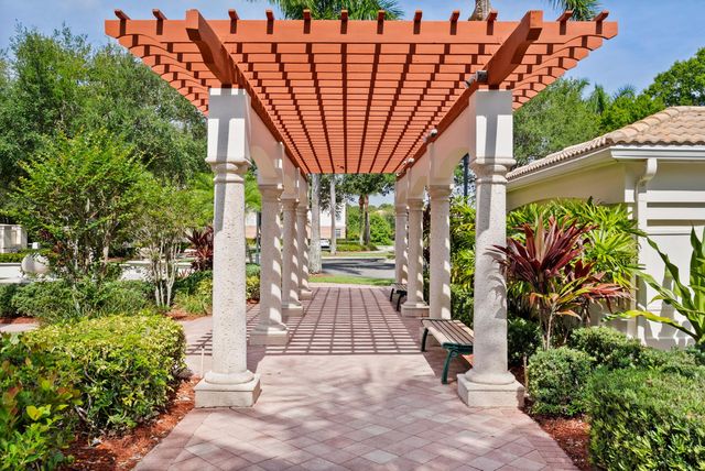 3303 Myrtlewood Circle E, Palm Beach Gardens, FL 33418