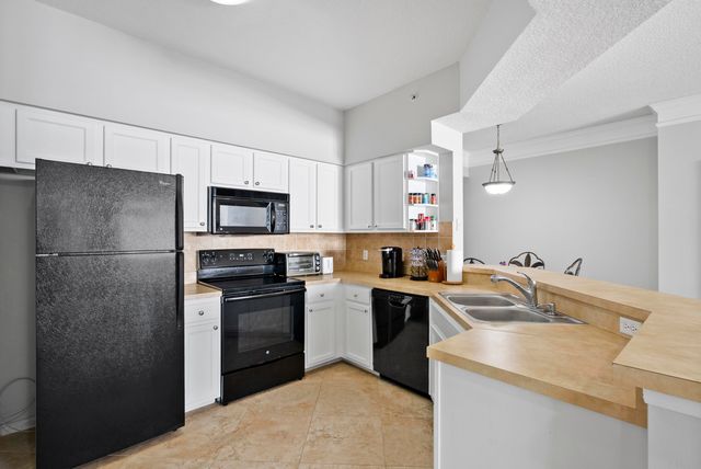 3303 Myrtlewood Circle E, Palm Beach Gardens, FL 33418