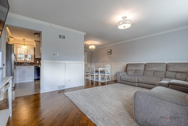 8001 S Thomas Avenue, Bridgeview, IL 60455