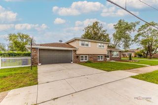 8001 S Thomas Avenue, Bridgeview, IL 60455