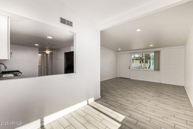 6708 E CHEERY LYNN Road B, Scottsdale, AZ 85251