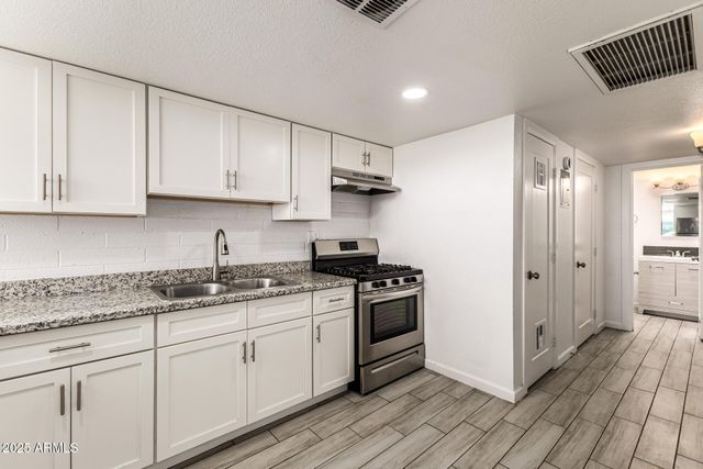 6708 E CHEERY LYNN Road B, Scottsdale, AZ 85251