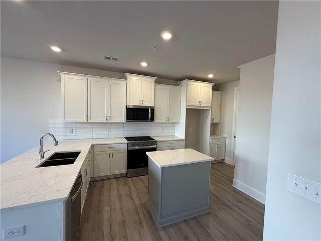 1652 Crestcreek Court, Marietta, GA 30008